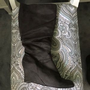 👢Grey wedged boots!!